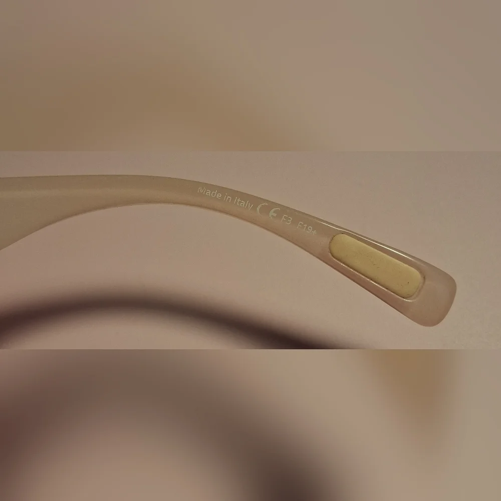EUC Revo Barclay RE1037 Glossy Lt Pink Cat Eye Casual Sunglass Sunnies Glasses